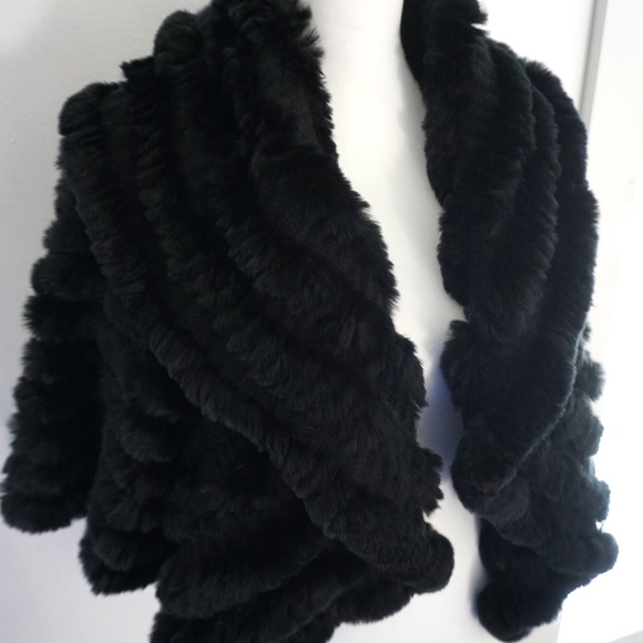 Neiman Marcus Cashmere & Rabbit Fur Black Open Swing Cape Jacket - Picture 4 of 10